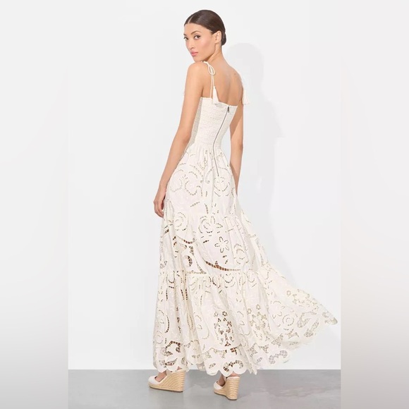 Alice + Olivia Cream Lace Maxi Dress - Picture 4 of 9